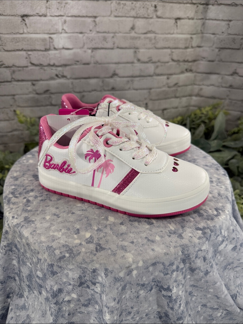 BARBIE - White Vinyl & Pink Glitter Low-Cut Fashion Sneakers - Girls 13M 🩷 NWT